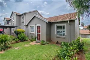 Townhouse Rental Monthly in Weltevreden Park