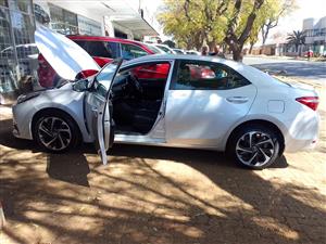 2018  TOYOTA COROLLA PRESTIGE +plus leather seats reverse camera Silver Color  and sensors 69.000km