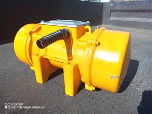Vibrator Motor / Industrial / 3Phase / 0.9kW / IP65 / NEW