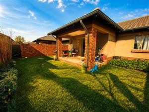 Townhouse Rental Monthly in Mooikloof Ridge