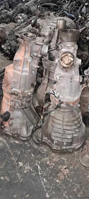 Nissan 1 ton bakkie np300 manual 2x4 5 speed gearboxes contact Zane Azaad Samco