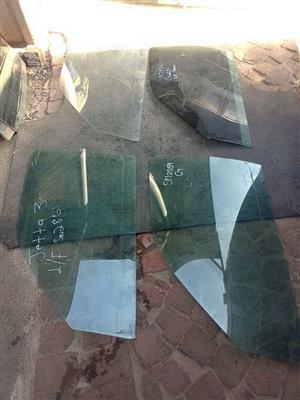 VW Jetta 3 left front door glass for sale