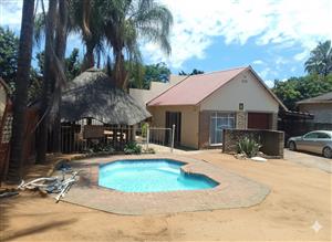 Perfectly Located Large Home in Bo-Dorp – Ideal for Family Living or Business Use