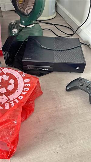 Xbox 1 mint condition comes with controller