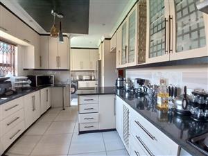 Wonderful investment opportunity in the perfect area, close to schools and shopping centre