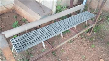 EQUAL ANGLE FRAME WITH FIBREGLASS GRATING