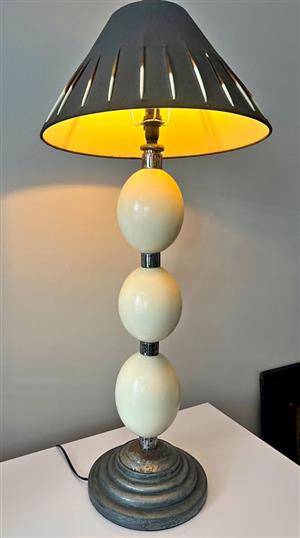 Traditional | Ostrich egg table lamp