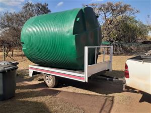 Trailer with 10 000 liter tank