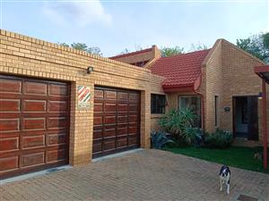 House For Sale in Clubview