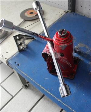 RED CAR JACK WITH WHEEL S065278B