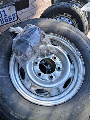 4x Bakkie 15 rims with tyres nuts and caps