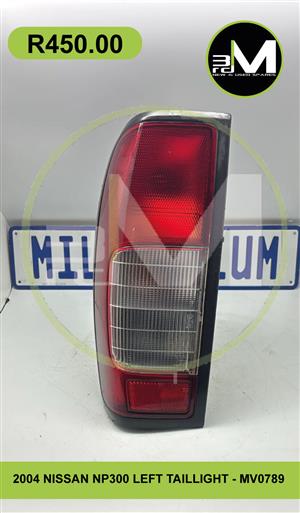 2004 NISSAN NP300 LEFT TAILLIGHT - MV0789  