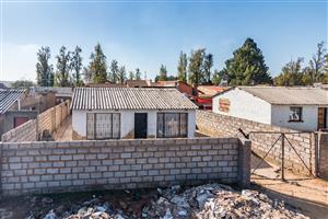 2 Bedroom Home with Great Potential For Sale in Emndeni.