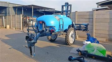 New Giant 2000l trailed boomsprayers for sale at Mad Farmer SA