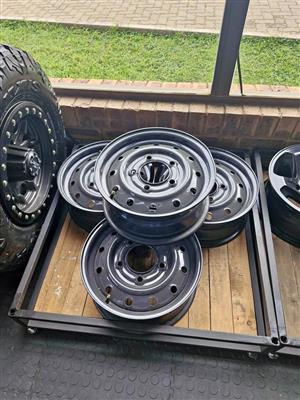 Mahindra S4 rims