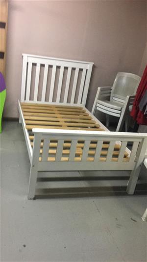 White Wooden single bed
