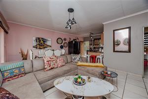 Modern Townhouse & Perfect Location