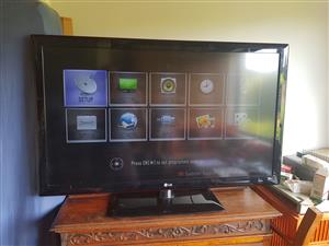 Large smart Flat screen - LG - TV (120 cm) cnr to cnr