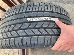 Tyre 285x30x20 Pirelli P Zero.