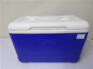 Camp Master Cooler Box