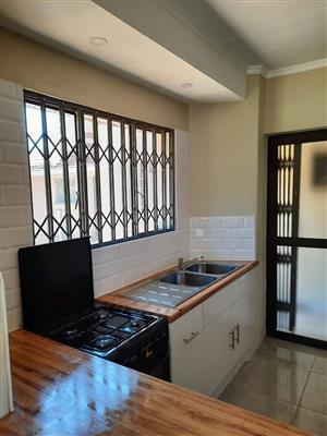 Furnished bachelor/1 bathroom flat in BRACKENHURST, Alberton. 