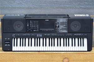 Used Yamaha PSR-SX900 keyboard