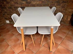 Modern Dining Table with 4 Chairs – 120 × 80 × 75 cm