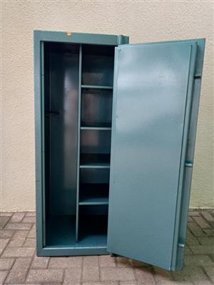 Large SA SAFE, 6 Rifle Safe with Shelves, available in Potch.