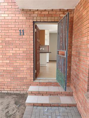 Townhouse to rent - Mooikloof Ridge