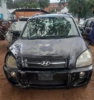 2006 HYUNDAI TUCSON 2.0 2x4 FOR STRIPPING