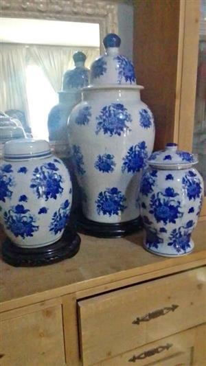 SPECTACULAR SET OF GINGER JARS  Highly Polished Mahogany Stands - CRESTA  WHATSAPP NUMBE