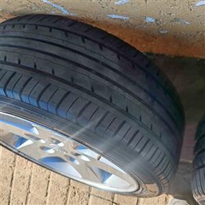 Jeep 17 inch rims with tyres 