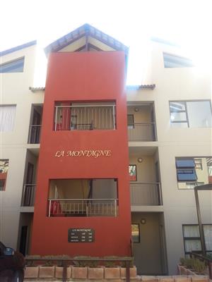 Modern 2 bedroom, 2 bathroom Loft Apartment in Upmarket and Secure Complex in Honeydew, Johannesburg