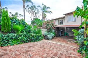 Townhouse For Sale in Constantia Park