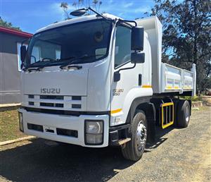 T827- ISUZU FTR850 6 CUBE TIPPER TRUCK- 2018 