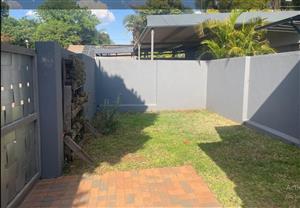 Pet friendly garden flat to rent in Villeria