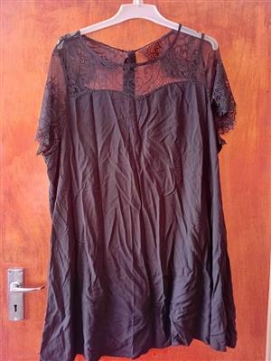 Dress black short-sleeve 2XL sheer floral lace yoke & upper back panel Length 90cm Width bosom 63cm