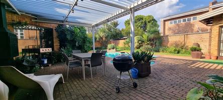 Stunning Family Home in Sunward Village – Move-In Ready!