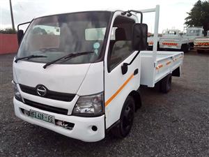 2014 Toyota Hino 300 drop side truck