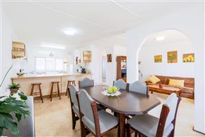 Townhouse For Sale in Amanzimtoti