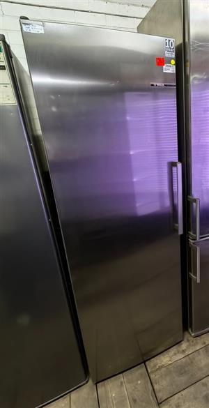 Bosch grey fridge S062063A