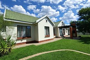 Townhouse For Sale in Bayswater
