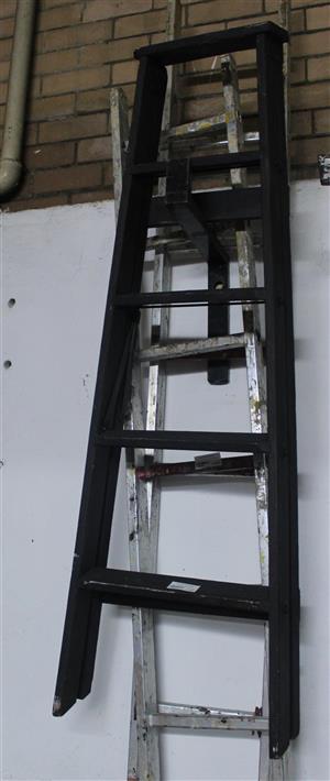 5 STEP WOODEN STEP LADDER S065887A