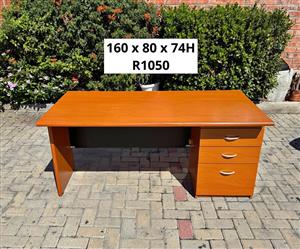 OFFICE DESK WITH DRAWERS