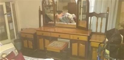 An Antique Yellowwood and Imbuia Bedroom Set - Headboard, Pedestals, Dressing ta