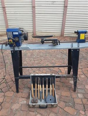 Industrial Mc900 Turning lathe + chisel set and adaptions included