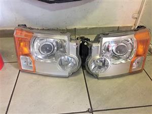 Rang Rover Discovery 3 headlight for sell in good condition nice and clean