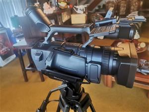 Sony Handycam & Remote Control Tripod Excellent condition HDR-FX1E / VCT-1170RM