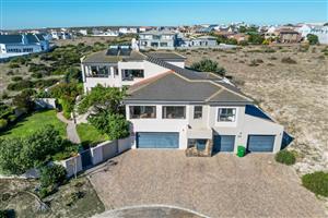 MODERN LUXURY 5 BEDROOM HOUSE FOR SALE IN LANGEBAAN-A PRIME INVESTMENT OPPORTUNITY!