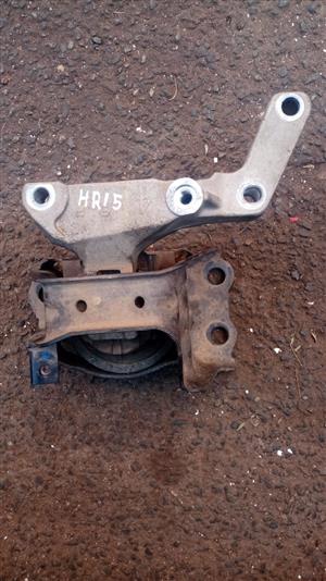 Nissan Almera 1.5 hr15 engine mounting